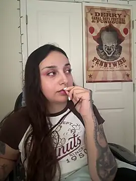 CharmingMaddie online show from April 15, 2026, 5:53 pm