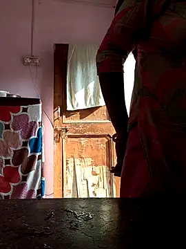 Love-pari077 online show from November 15, 2025, 4:32 am