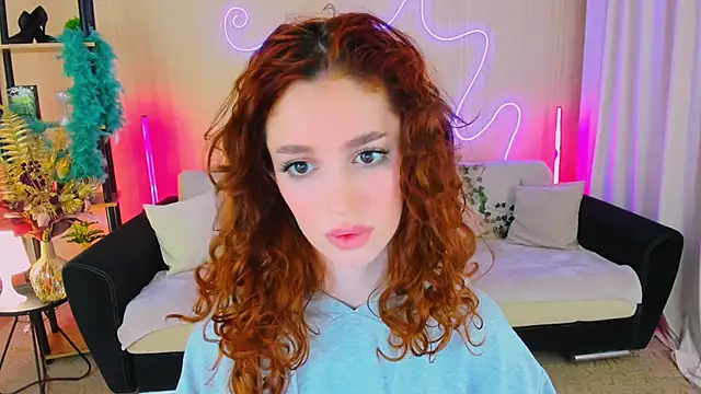 ChristinaConteeree online show from November 18, 2025, 4:22 pm