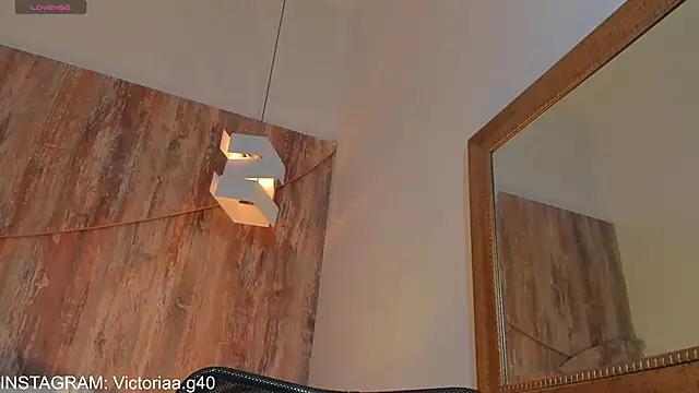 victoria giraldo online show from November 9, 2025, 3:05 am