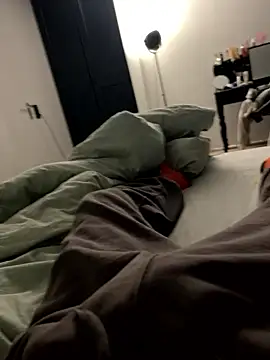 Frankieyyy1 online show from January 7, 2026, 6:10 pm