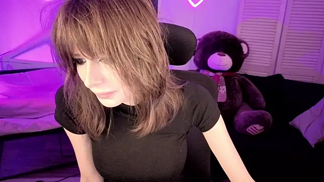 CrystallBloom online show from April 7, 2026, 1:28 am