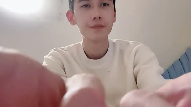 xiaojie2563 online show from February 25, 2026, 11:42 am