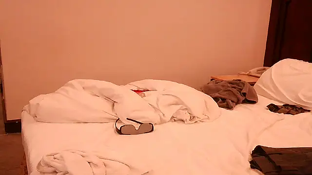 bigbb101011 online show from September 28, 2025, 1:49 pm