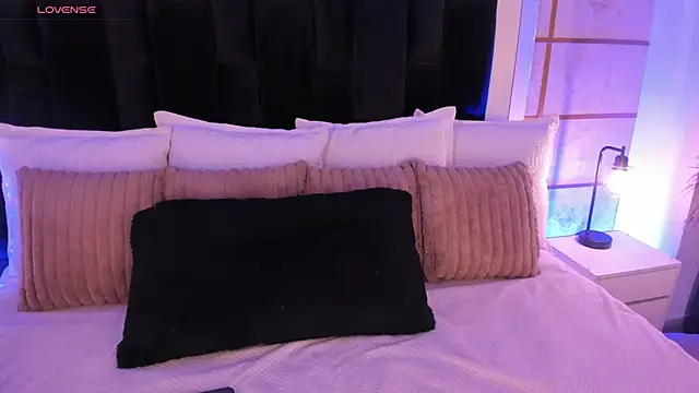 GretaVelvet online show from February 9, 2026, 7:40 pm