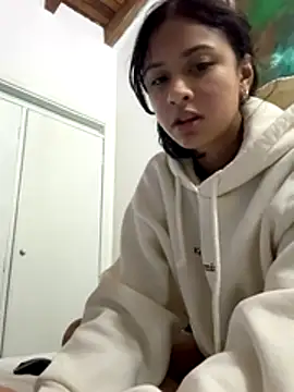 lynn9000 online show from November 27, 2025, 4:03 am