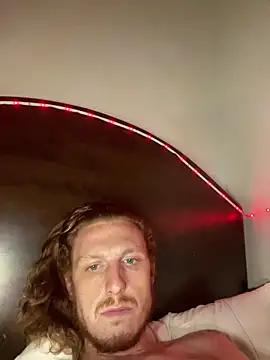 Snapshot of BIGxRED chatting on November 1, 2025, 1:46 pm BIGxRED online show from November 1, 2025, 1:46 pm