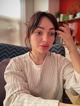 Snapshot of SaraLow chatting on February 16, 2026, 1:29 pm SaraLow online show from February 16, 2026, 1:29 pm