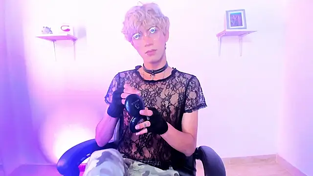 Cooperrosscute233 online show from September 23, 2025, 8:12 pm