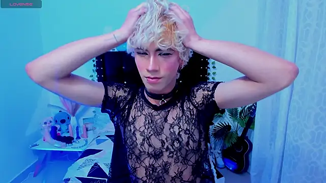 Cooperrosscute233 online show from November 10, 2025, 10:31 pm