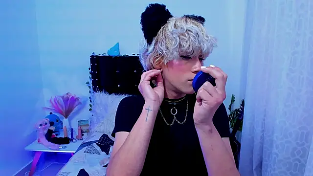 Cooperrosscute233 online show from November 12, 2025, 8:19 pm