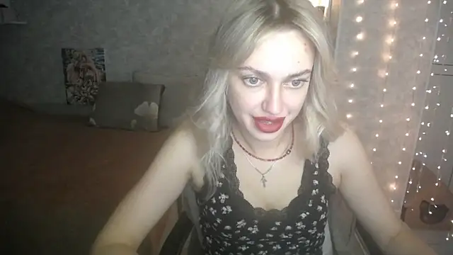 NickyAdamidi online show from November 13, 2025, 4:17 pm