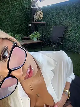 MystiqueXXX online show from April 18, 2026, 1:15 pm