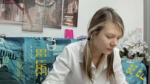 Sunny Sammy online show from November 17, 2025, 1:33 am