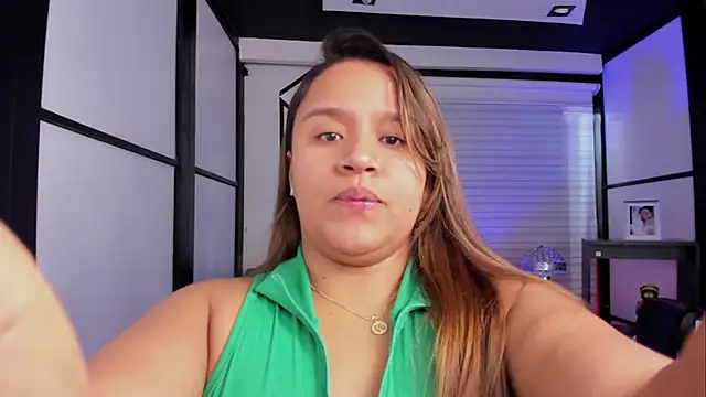 ElaBourn  online show from October 21, 2025, 2:07 pm