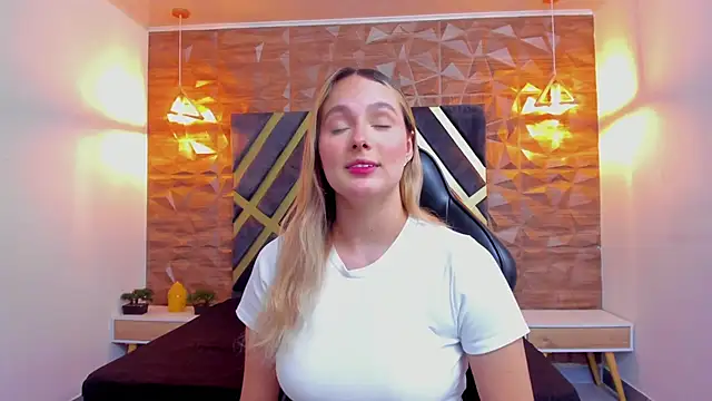 Emmaa white  online show from March 13, 2026, 5:19 pm