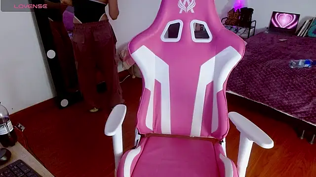 larah uwu online show from September 10, 2025, 7:36 pm