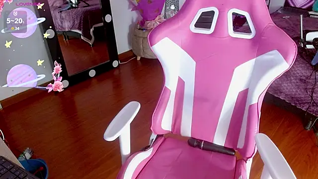 larah uwu online show from September 26, 2025, 7:29 pm