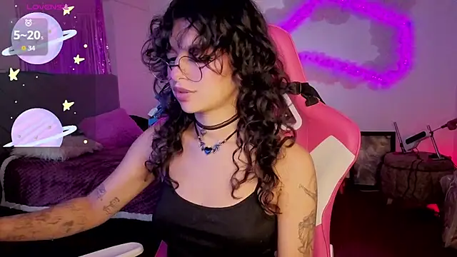 larah uwu online show from February 27, 2026, 7:36 pm