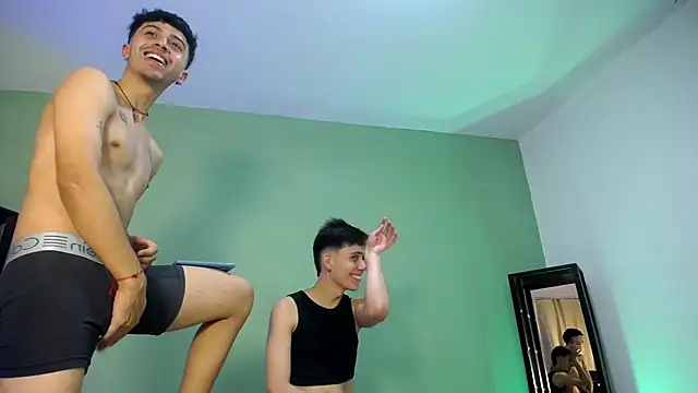 Michael twink  online show from September 18, 2025, 10:01 pm