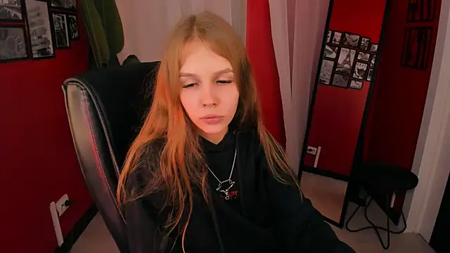 Snapshot of Selen_hells_weet chatting on September 20, 2025, 6:09 pm Selen hells weet online show from September 20, 2025, 6:09 pm
