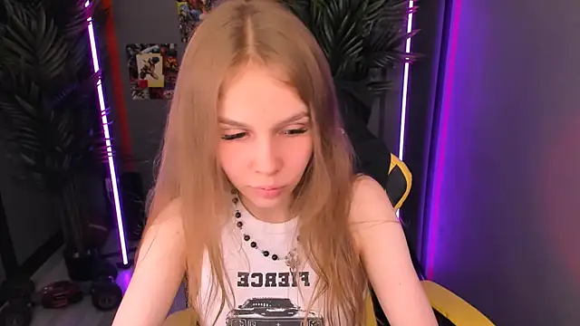 Snapshot of Selen_hells_weet chatting on October 3, 2025, 5:10 pm Selen hells weet online show from October 3, 2025, 5:10 pm
