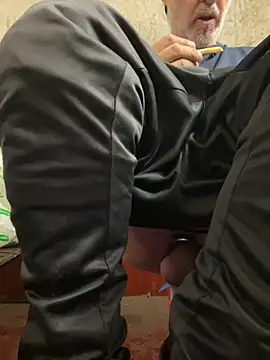 Snapshot of pervonpatrol chatting on October 31, 2025, 5:58 pm pervonpatrol online show from October 31, 2025, 5:58 pm