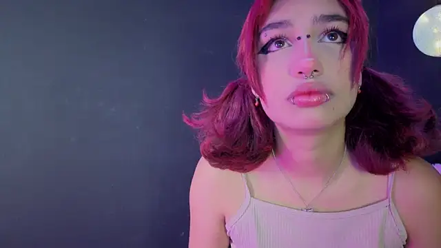 zoelight18 online show from September 12, 2025, 3:28 am