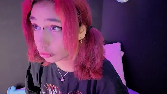 zoelight18 online show from September 19, 2025, 4:14 am