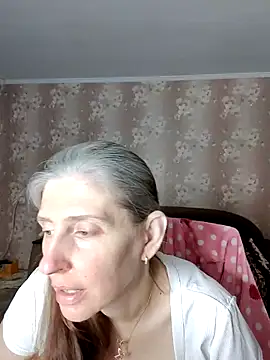 Snapshot of CandiCole chatting on June 19, 2026, 4:28 am CandiCole online show from June 19, 2026, 4:28 am