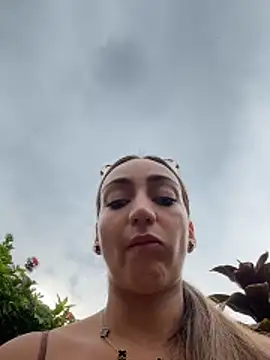 Ninabigtitied online show from February 15, 2026, 9:11 pm