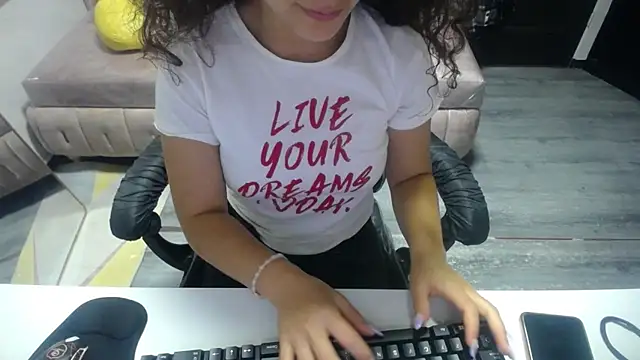 Velvet Moon V online show from October 18, 2025, 1:12 pm