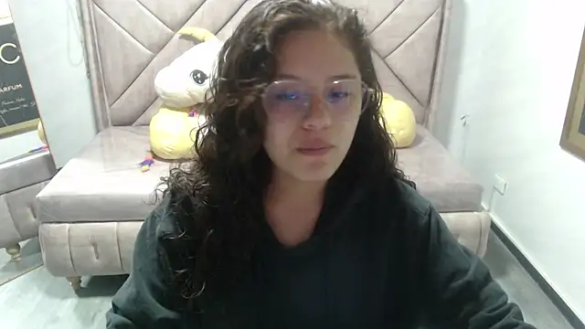 Velvet Moon V online show from October 29, 2025, 1:13 pm