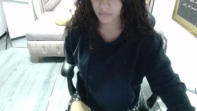 Velvet Moon V online show from December 15, 2025, 1:26 pm