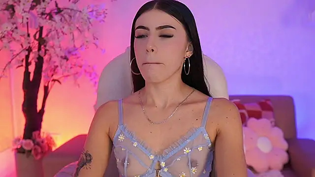 JadeSummerr online show from April 18, 2026, 11:36 am