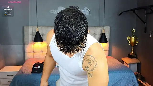 Horny nick18 online show from October 18, 2025, 12:06 pm