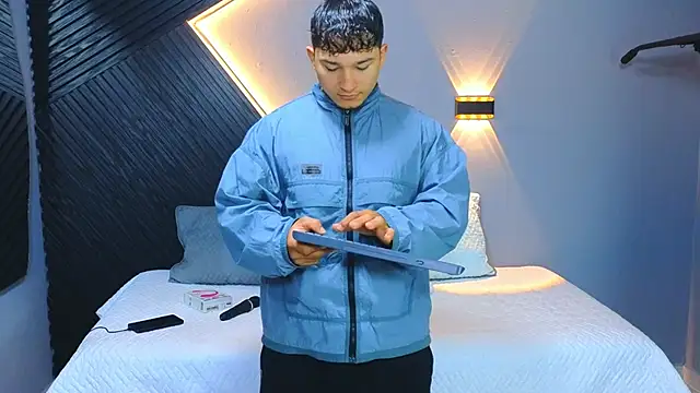 Horny nick18 online show from February 14, 2026, 12:02 pm