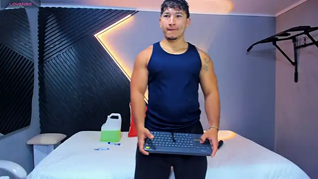 Horny nick18 online show from April 14, 2026, 10:32 am