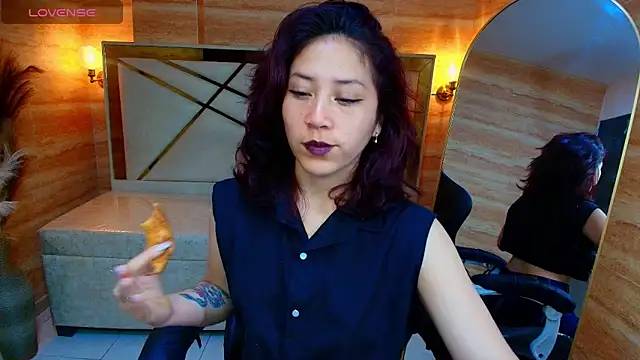 Snapshot of valentina_r_ chatting on December 4, 2025, 12:47 pm valentina r online show from December 4, 2025, 12:47 pm