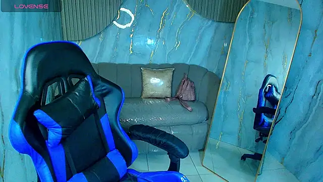 Snapshot of valentina_r_ chatting on December 20, 2025, 3:13 am valentina r online show from December 20, 2025, 3:13 am