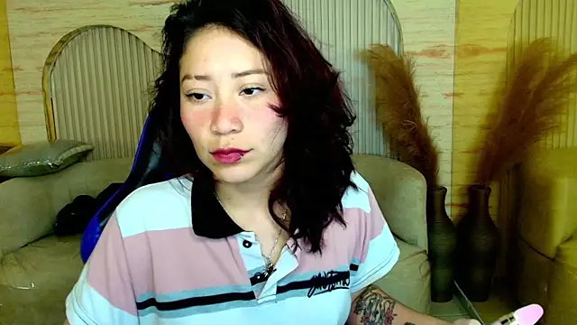 Snapshot of valentina_r_ chatting on February 17, 2026, 3:03 am valentina r online show from February 17, 2026, 3:03 am