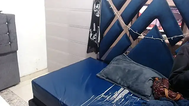 katalinathxandbritney1 online show from January 15, 2026, 2:05 am