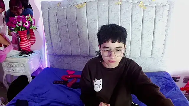 Snapshot of katalinathxandbritney1 chatting on February 5, 2026, 3:55 am katalinathxandbritney1 online show from February 5, 2026, 3:55 am