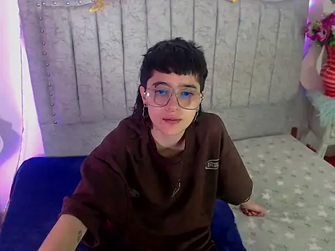 Snapshot of katalinathxandbritney1 chatting on February 6, 2026, 7:23 am katalinathxandbritney1 online show from February 6, 2026, 7:23 am