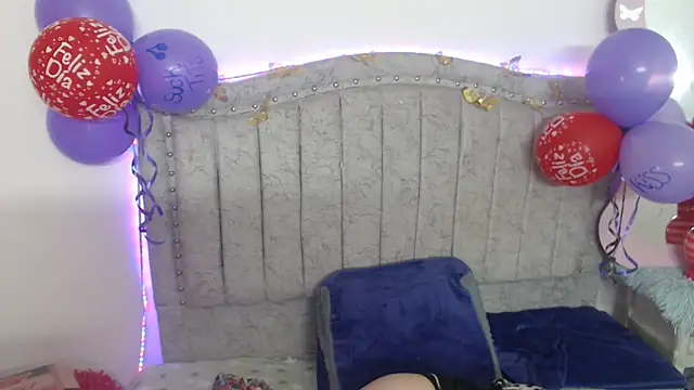 Snapshot of katalinathxandbritney1 chatting on February 20, 2026, 4:20 am katalinathxandbritney1 online show from February 20, 2026, 4:20 am