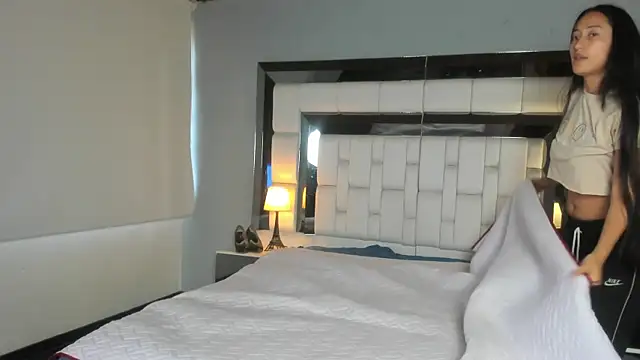 Adhara7 online show from November 21, 2025, 8:29 pm