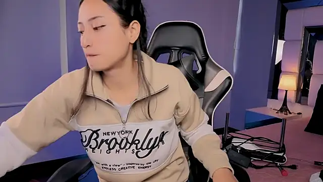 Adhara7 online show from June 7, 2026, 7:39 pm