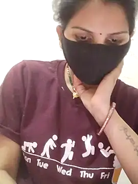 poojam93 online show from February 14, 2026, 2:14 pm