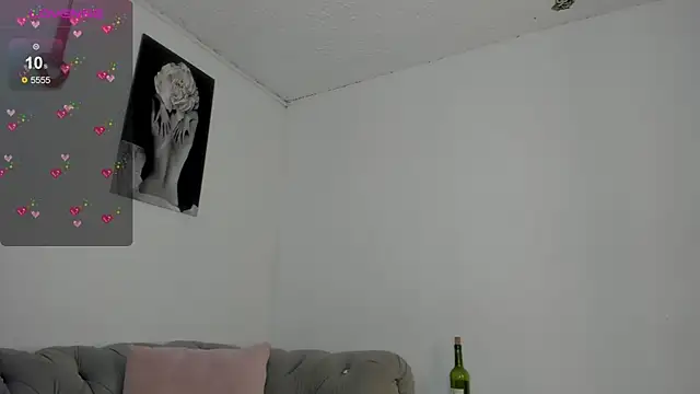 Jade rey  online show from December 18, 2025, 8:26 pm