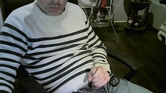 Chrisprngr online show from October 27, 2025, 5:28 pm